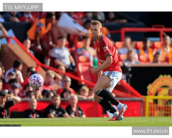 德里赫特社交媒体分享庆祝照片感谢曼联球迷支持艰难比赛后的喜悦 德里赫特社交媒体分享庆祝照片感谢曼联球迷支持艰难比赛后的喜悦