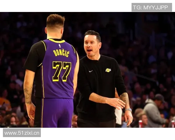 雷迪克谈詹姆斯首秀后肌肉酸痛情况并透露他今天全程参与训练