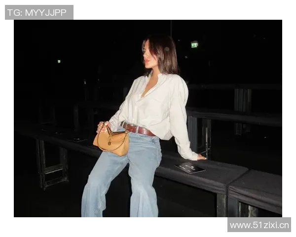 小吧社交秀里奇女友身材大放异彩瓦尔加魅力四射穿旗袍短裙引人注目